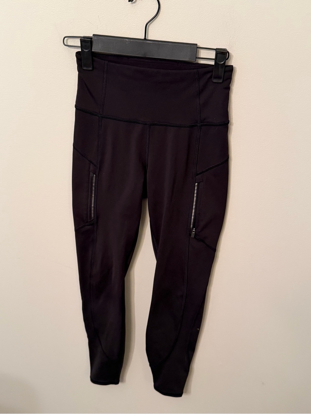 Athleta Rainier 7/8ths Tights in Black size XXS